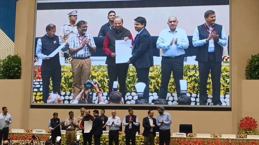 Dr. Ankur Gautam receiving the Col. K.L. Chopra Award